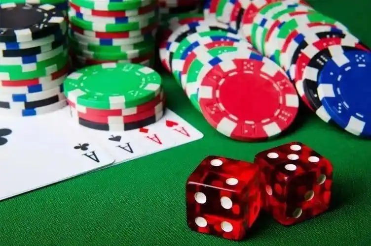 Pengguna Indonesia membuka panduan ponsel